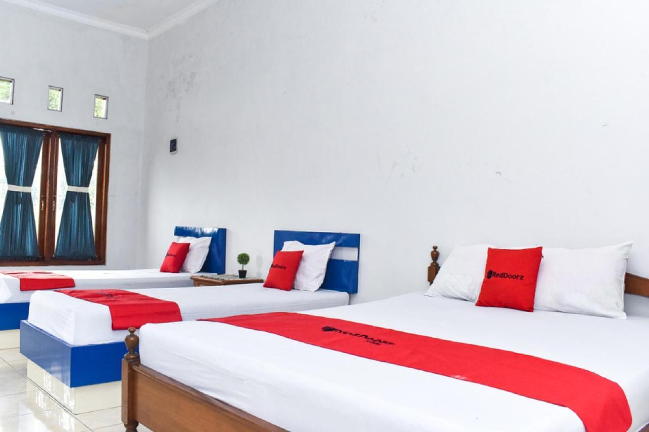 RedDoorz near Hartono Mall Kejayan Exterior foto